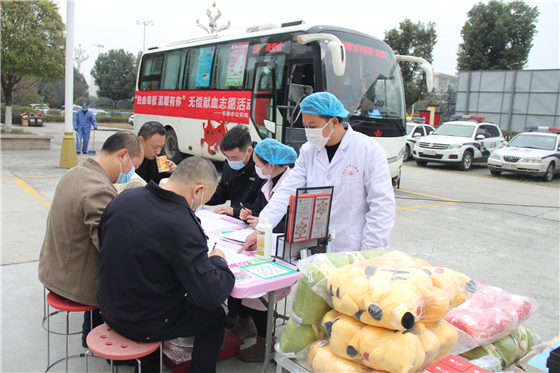 人民警察一心為民,捋袖捐血鐵血柔情——安康市公安局積極開展冬季獻(xiàn)血活動