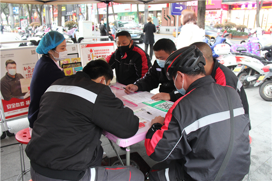 “輸送”熱血 回饋社會 ——順豐速運有限公司安康區員工積極參與無償獻血活動